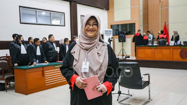 Dokter Tifa Didakwa dengan Pasal Fitnah dan ITE