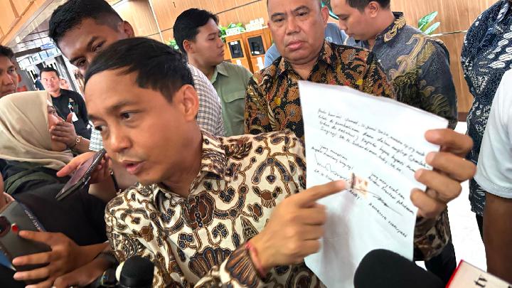 Raja Juli Siap Serahkan Dokumen Soal Bupati Kuansing ke KPK