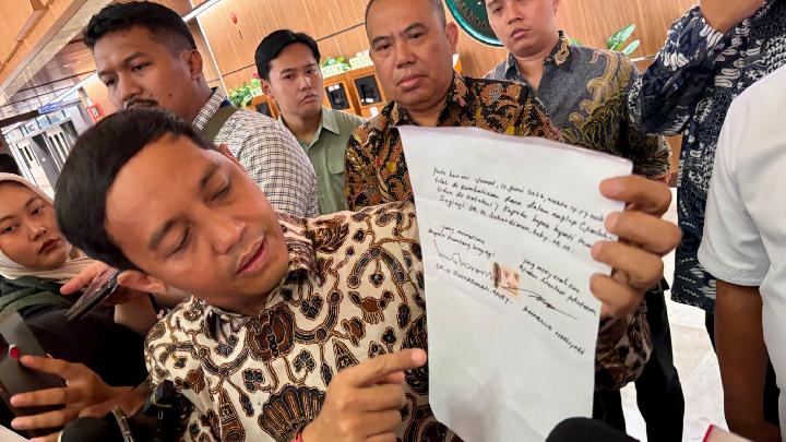 Menhut Raja Juli Kembalikan Amplop dari Bupati Kuansing