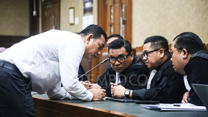 Hakim Ingatkan 3 Eks Pejabat Bea Cukai Jujur di Persidangan