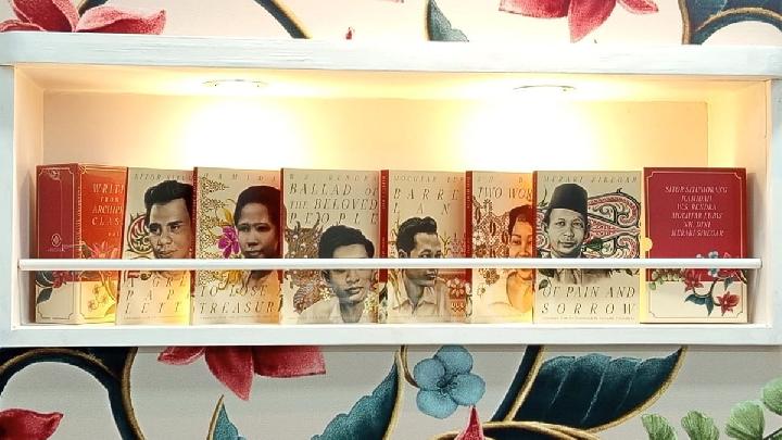 Enam Sastra Klasik Indonesia, Diterjemahkan