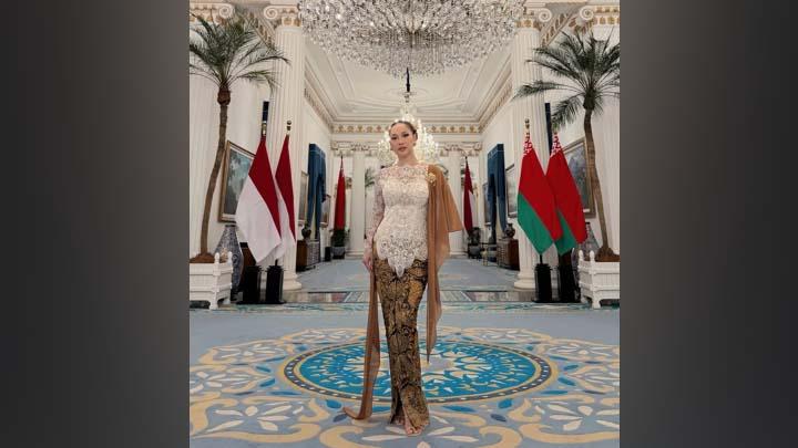 BCL Tampil Glamor dan Elegan Kenakan Kebaya, Sambut Presiden Republik Belarus di Istana Negara