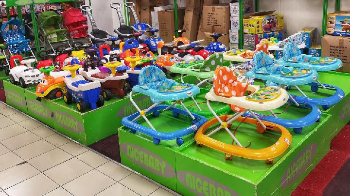 Risiko Baby Walker hingga Gendongan pada Pertumbuhan Anak