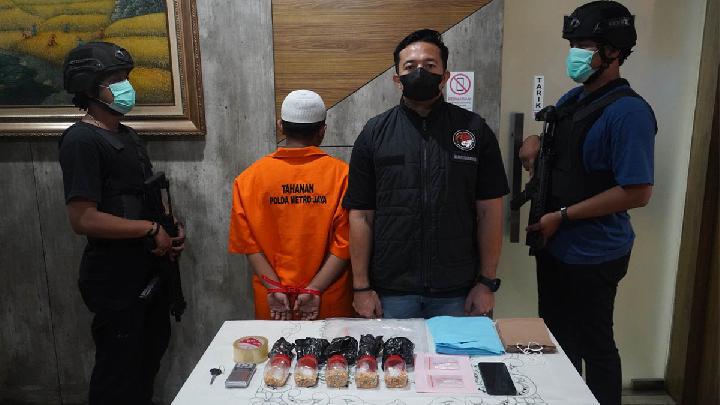 Polisi Bongkar Peredaran Sabu Bungkus Pakan Burung di Bekasi