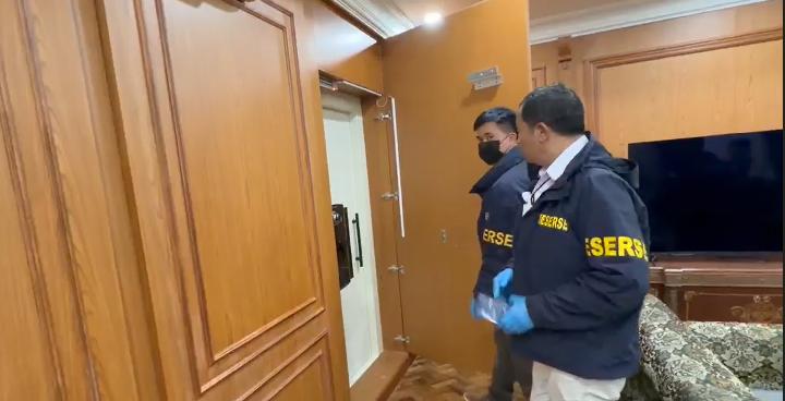 Indonesian Police Seize Gold, Cash Worth Rp476 Billion in Sumatra Blackout Probe