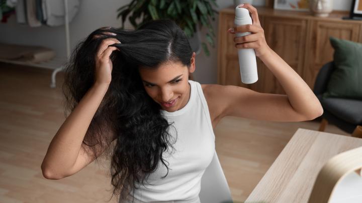 Cara Pakai Dry Shampoo yang Benar agar Rambut Segar