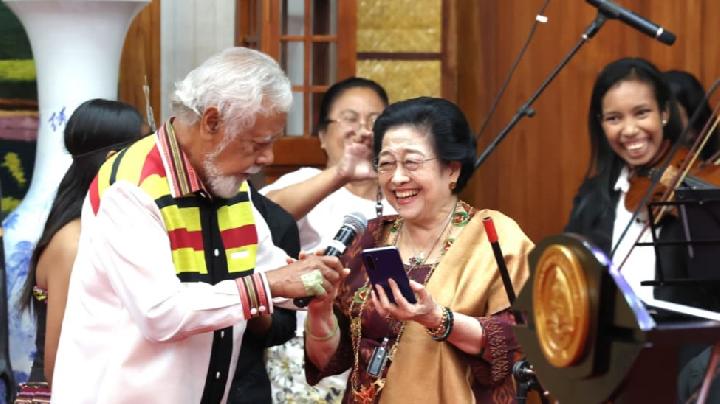 Usai Terima Penghargaan, Megawati Duet dengan Pemimpin Timor-Leste Nyanyikan Cinta Hampa