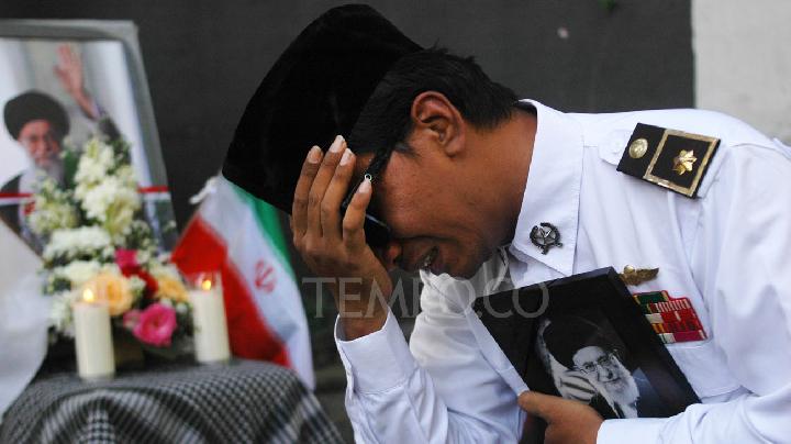 Puluhan Ribu Warga Hadiri Pemakaman Khamenei di Mashhad Iran