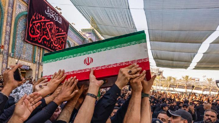Ali Khamenei Dikebumikan di Makam Imam Reza Mashhad Iran
