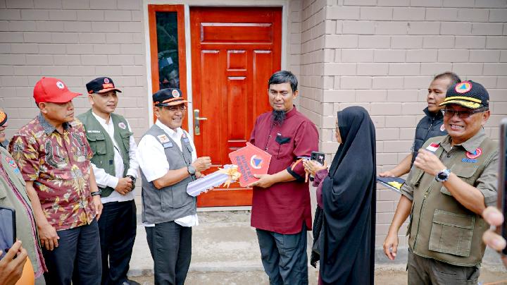 Penyerahan Kunci Huntap Dimulai, Penyintas Banjir di Sumatra Barat Mulai Huni Rumah Permanen