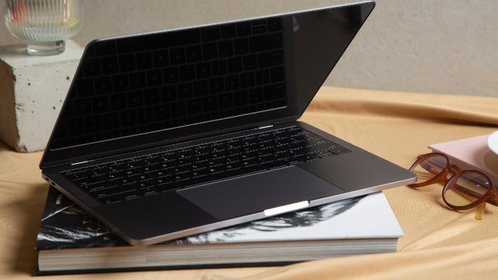 Cocok untuk Pekerja Mobile, ASUS ExpertBook Ultra Ringan dengan Baterai Tahan Lama 
