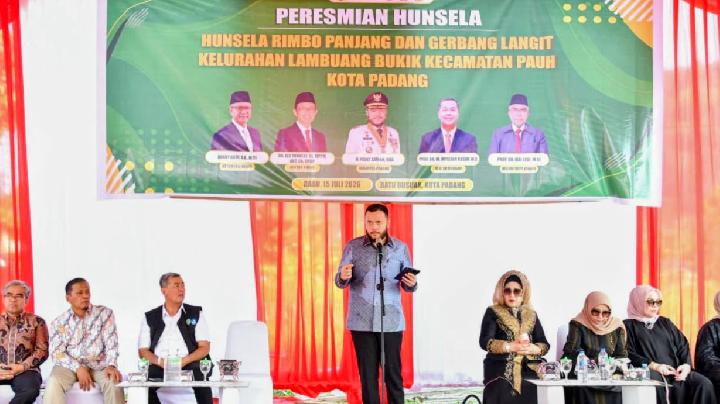 Walkot Padang Resmikan Hunsela Bagi Penyintas Bencana di Lambung Bukit